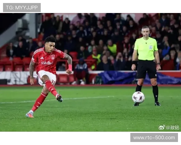 吉布斯-怀特点球绝杀后跪地落泪，诺丁汉森林保级现曙光